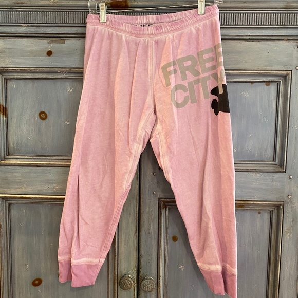 freecity Pants - FREECITY DOVE pink  light weight 3/4. sweats
